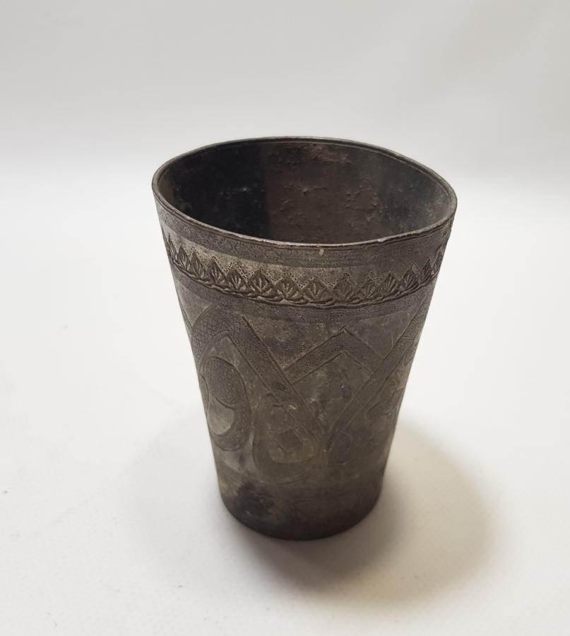 OSMANLI DÖNEMİ ÜZERİ OSMANLICA YAZILI VE ÇİNTEMANİ İŞÇİLİKLİ ESER-İ İSTANBUL ŞERBET BARDAĞI