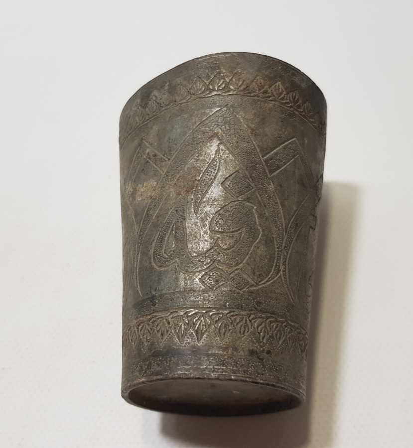 OSMANLI DÖNEMİ ÜZERİ OSMANLICA YAZILI VE ÇİNTEMANİ İŞÇİLİKLİ ESER-İ İSTANBUL ŞERBET BARDAĞI