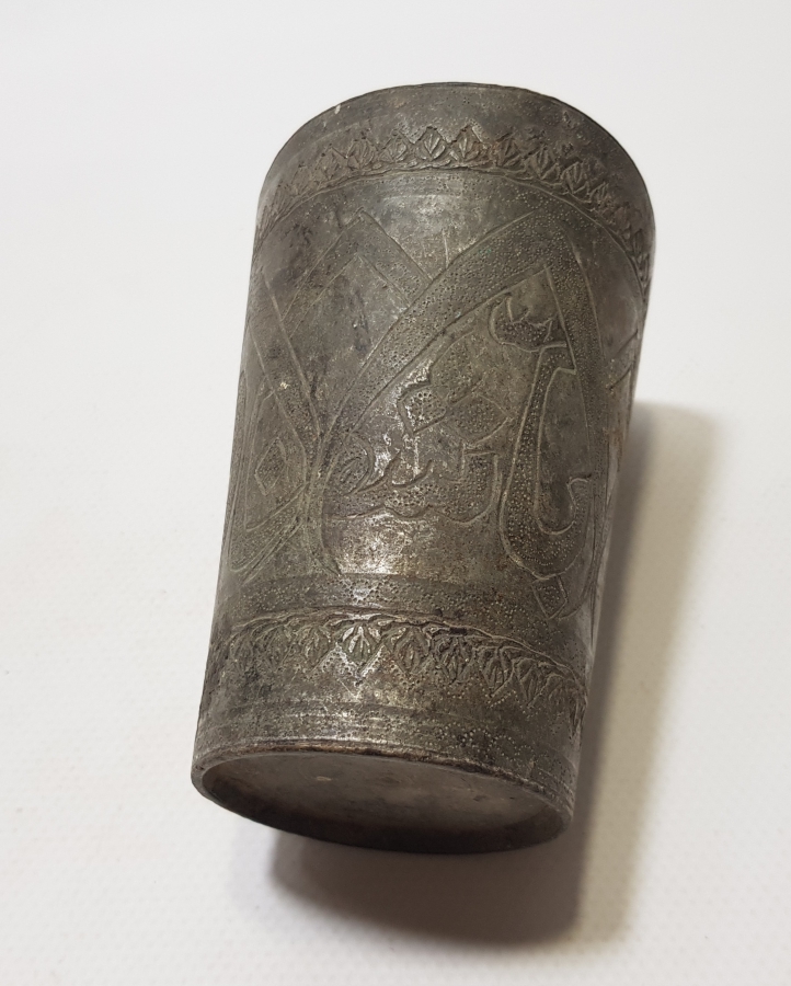 OSMANLI DÖNEMİ ÜZERİ OSMANLICA YAZILI VE ÇİNTEMANİ İŞÇİLİKLİ ESER-İ İSTANBUL ŞERBET BARDAĞI