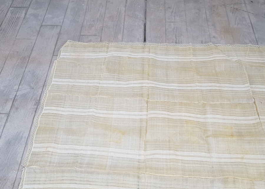 OSMANLI DÖNEMİ ÇOK NADİR ÜZERİ İŞLEMELİ İĞNE OYALI İPEK YATAK ÖRTÜSÜ