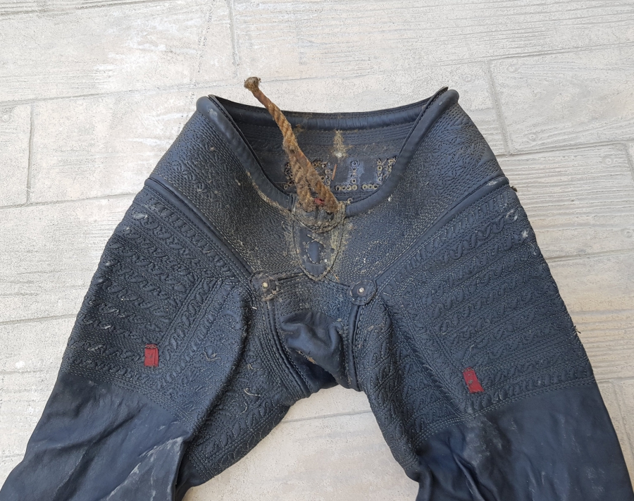 EL YAPIMI ÜZERİ İŞLEMELİ ANTİKA KISPET