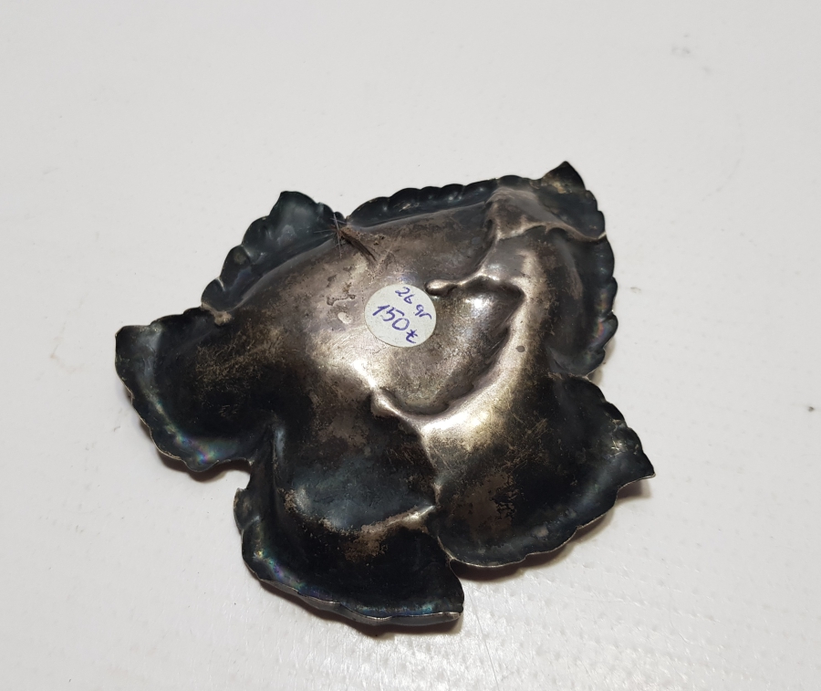 ÇINAR YAPRAĞI FORMUNDA ÜZERİ KALEM İŞÇİLİKLİ ANTİKA İKRAMLIK