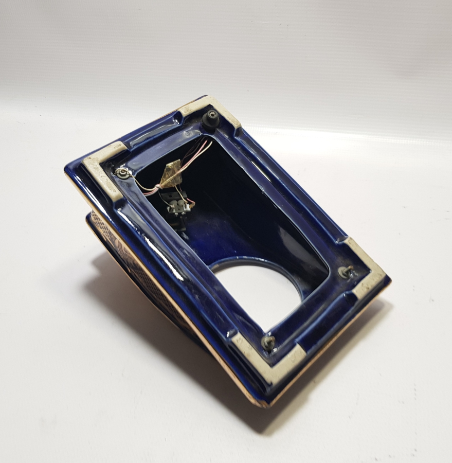 ÜZERİ ALTIN VARAKLI ANTİKA PORSELEN TELEFON GÖVDESİ