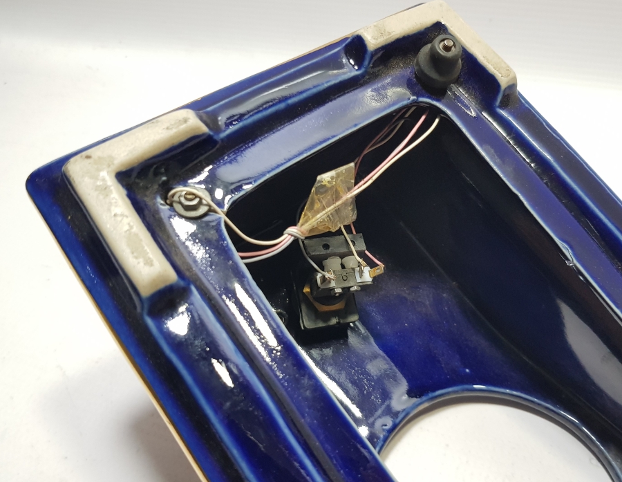 ÜZERİ ALTIN VARAKLI ANTİKA PORSELEN TELEFON GÖVDESİ