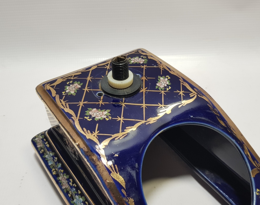 ÜZERİ ALTIN VARAKLI ANTİKA PORSELEN TELEFON GÖVDESİ