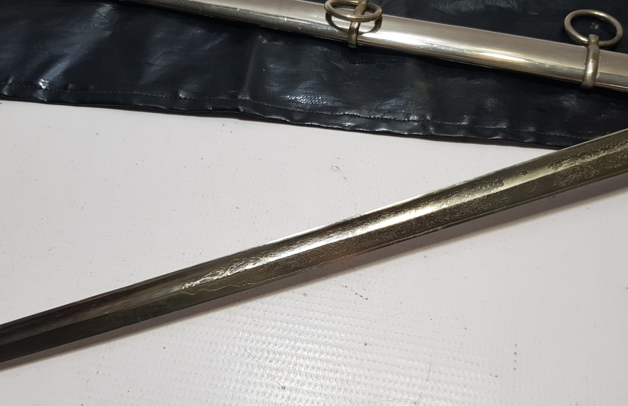 ORİJİNAL KORUMA KILIFINDA ANTİKA SUBAY KILICI