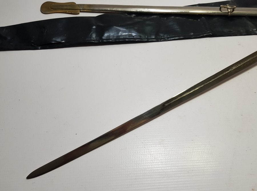 ORİJİNAL KORUMA KILIFINDA ANTİKA SUBAY KILICI