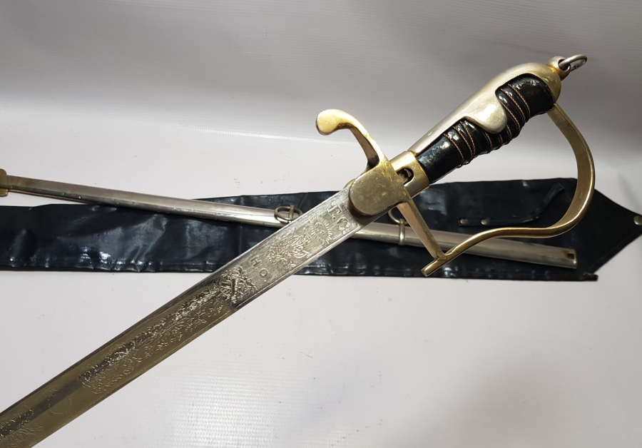 ORİJİNAL KORUMA KILIFINDA ANTİKA SUBAY KILICI