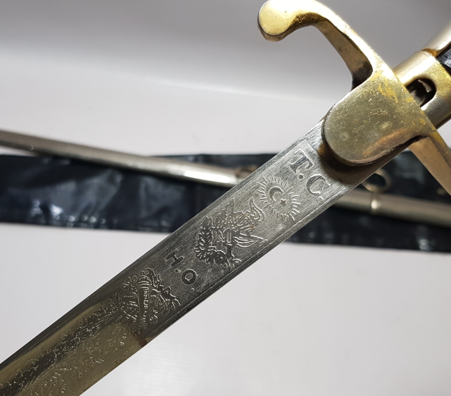 ORİJİNAL KORUMA KILIFINDA ANTİKA SUBAY KILICI