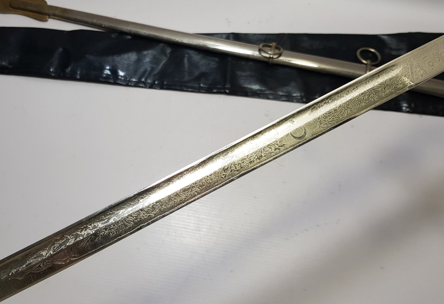 ORİJİNAL KORUMA KILIFINDA ANTİKA SUBAY KILICI