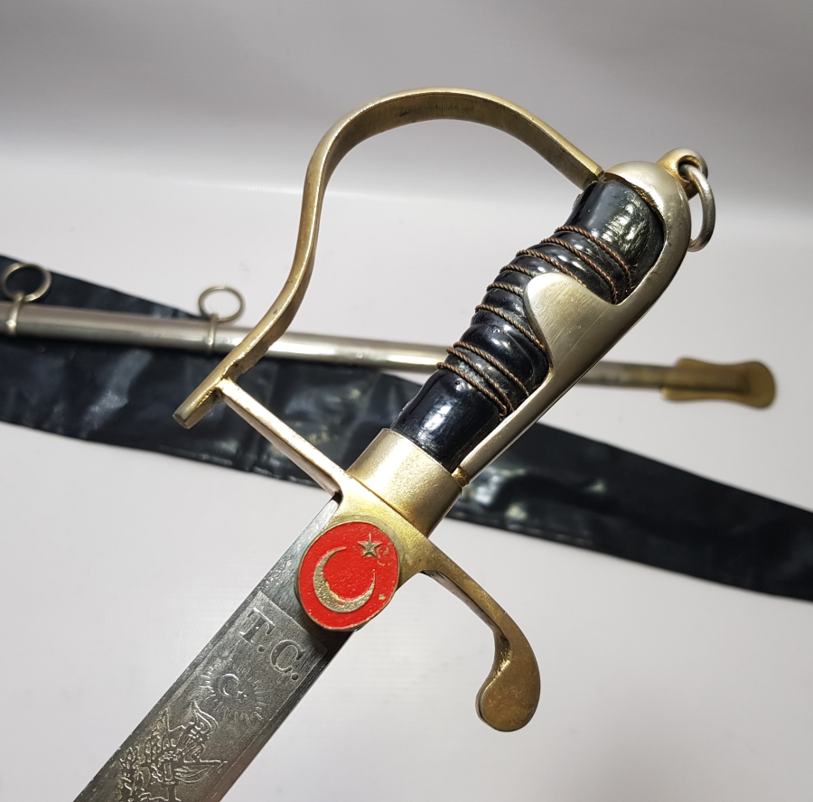 ORİJİNAL KORUMA KILIFINDA ANTİKA SUBAY KILICI