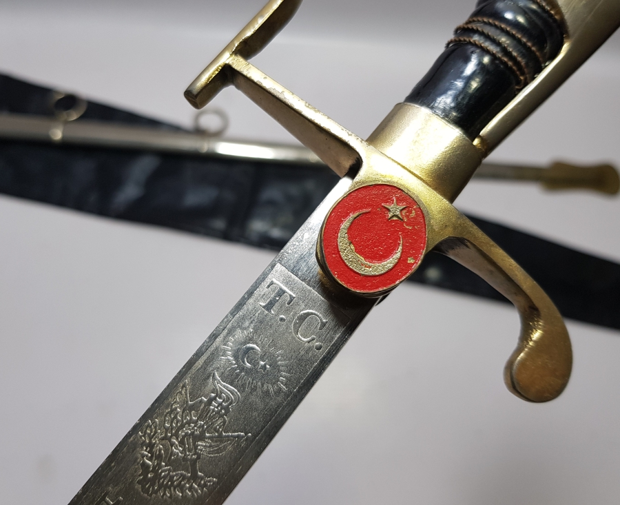 ORİJİNAL KORUMA KILIFINDA ANTİKA SUBAY KILICI