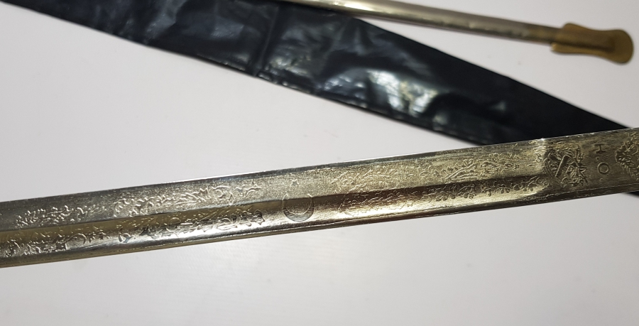 ORİJİNAL KORUMA KILIFINDA ANTİKA SUBAY KILICI