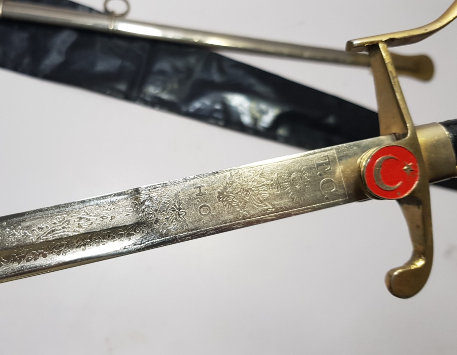 ORİJİNAL KORUMA KILIFINDA ANTİKA SUBAY KILICI