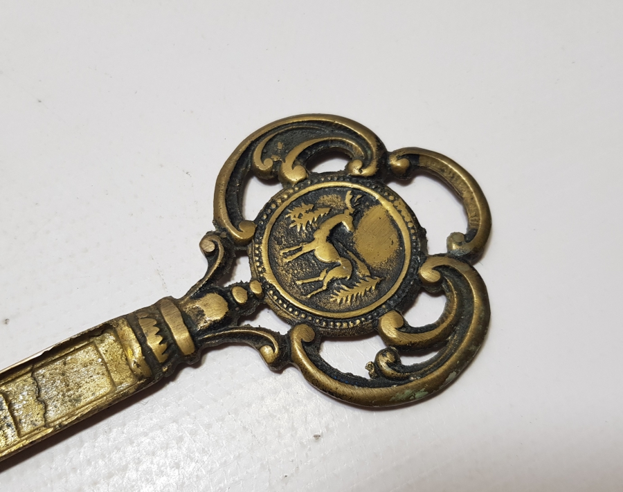 ANAHTAR FORMUNDA YAPILMIŞ ANTİKA BRONZ DEKORATİF DUVAR OBJESİ