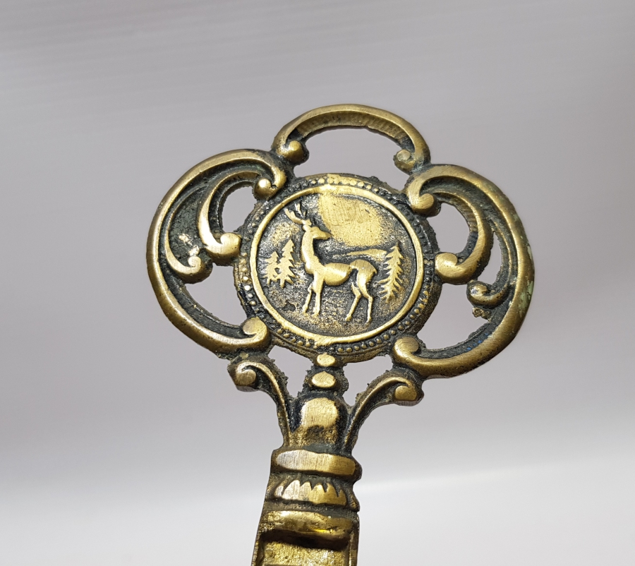 ANAHTAR FORMUNDA YAPILMIŞ ANTİKA BRONZ DEKORATİF DUVAR OBJESİ