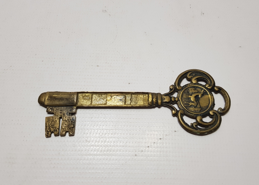 ANAHTAR FORMUNDA YAPILMIŞ ANTİKA BRONZ DEKORATİF DUVAR OBJESİ