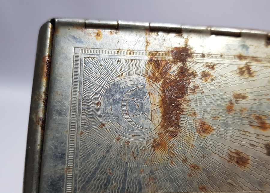 ÜZERİ AY YILDIZLI ANTİKA TÜTÜN TABAKASI