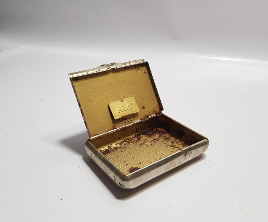 ÜZERİ AY YILDIZLI ANTİKA TÜTÜN TABAKASI