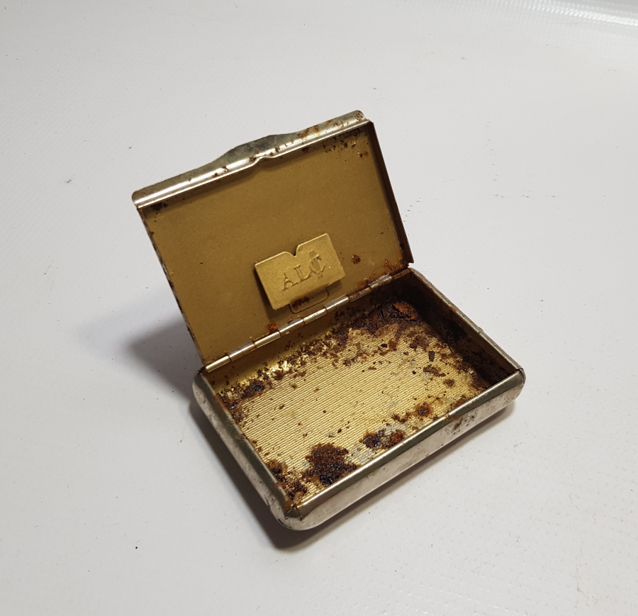 ÜZERİ AY YILDIZLI ANTİKA TÜTÜN TABAKASI