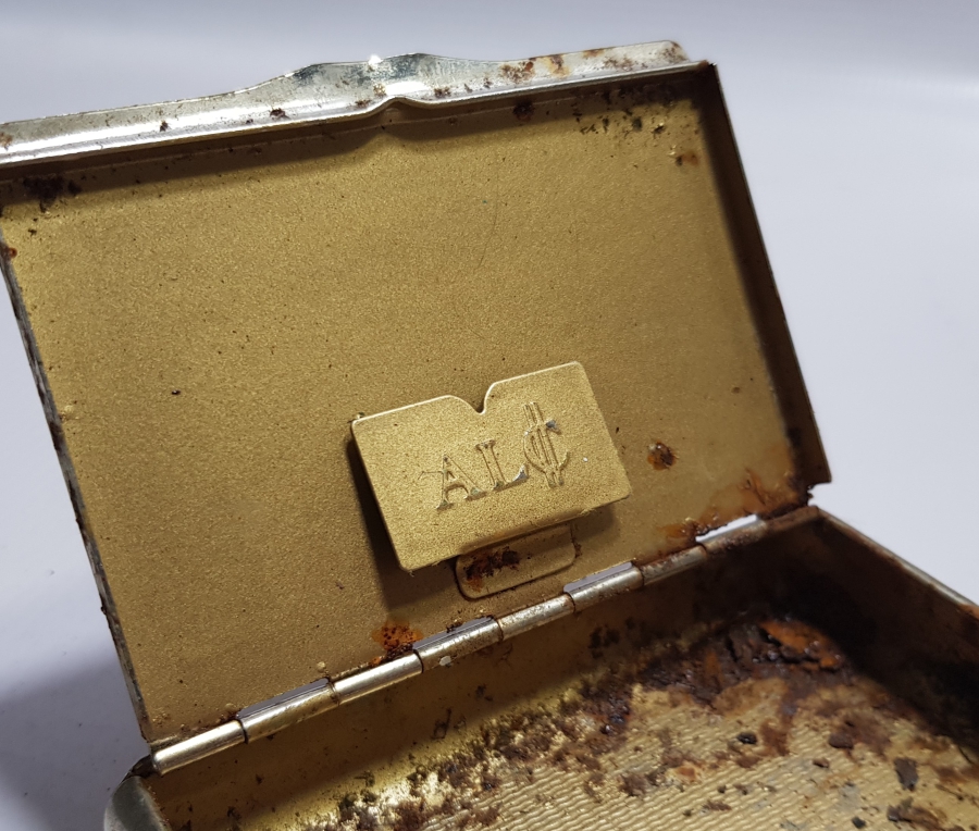 ÜZERİ AY YILDIZLI ANTİKA TÜTÜN TABAKASI