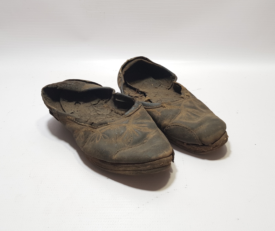 OSMANLI DÖNEMİ ÜZERİ İŞLEMELİ DAMAT İSKARPİNİ