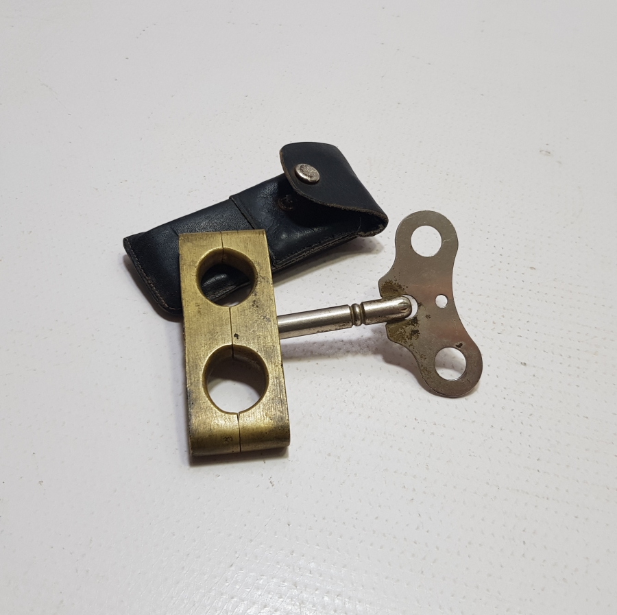 ORİJİNAL KUTUSUNDA ÇOK NADİR OSMANLI TEŞKİLAT I MAHSUSA NIN KULLANDIĞI PARMAK KELEPÇESİ / AJAN KELEPÇESİ - İLK KEZ GÖRÜLÜYOR