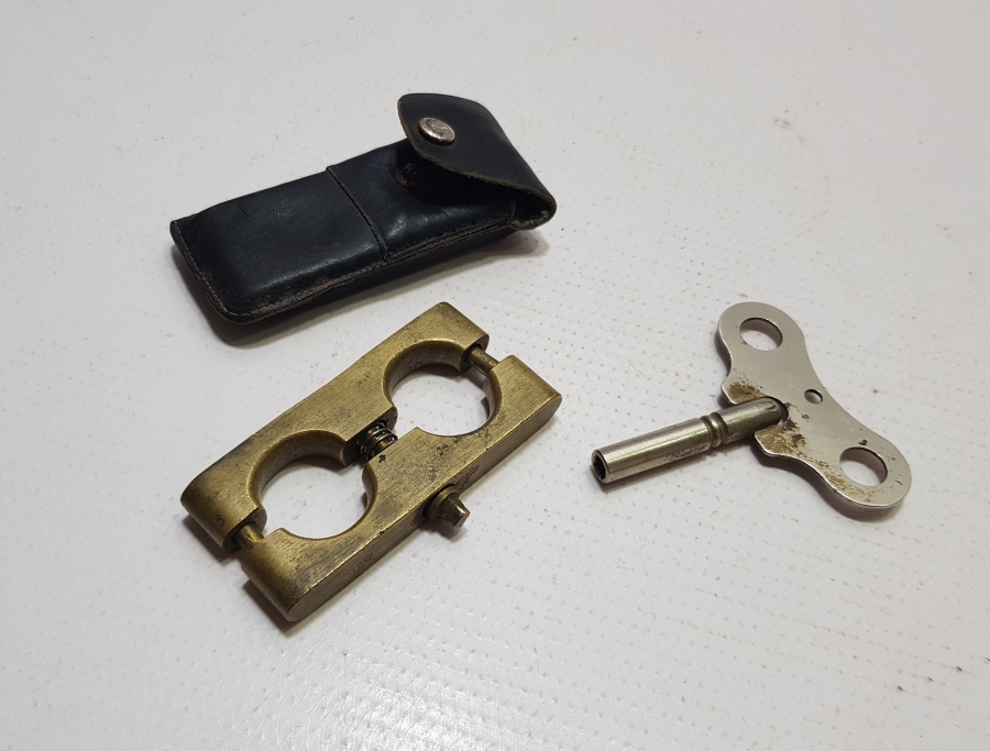 ORİJİNAL KUTUSUNDA ÇOK NADİR OSMANLI TEŞKİLAT I MAHSUSA NIN KULLANDIĞI PARMAK KELEPÇESİ / AJAN KELEPÇESİ - İLK KEZ GÖRÜLÜYOR