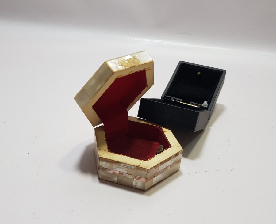 ÖZEL YAPIM ANTİKA SEDEF İŞÇİLİKLİ KAPAKLI ANTİKA MÜCEVHER KUTUSU