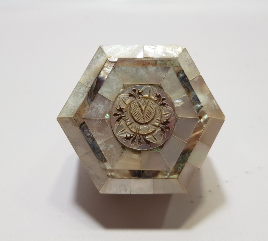 ÖZEL YAPIM ANTİKA SEDEF İŞÇİLİKLİ KAPAKLI ANTİKA MÜCEVHER KUTUSU