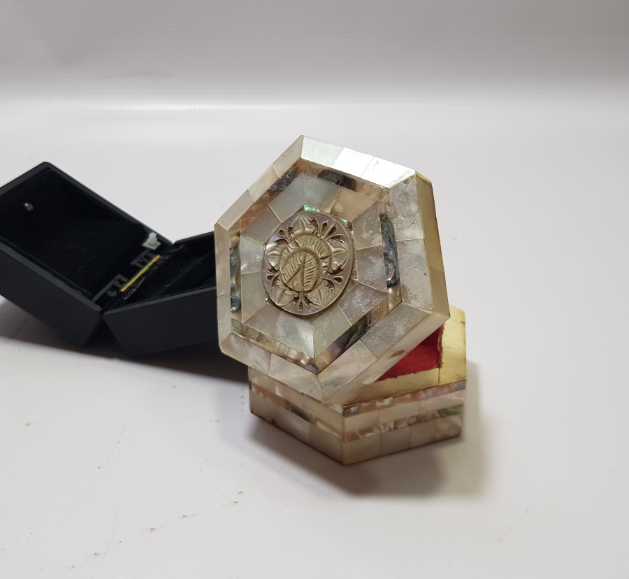 ÖZEL YAPIM ANTİKA SEDEF İŞÇİLİKLİ KAPAKLI ANTİKA MÜCEVHER KUTUSU