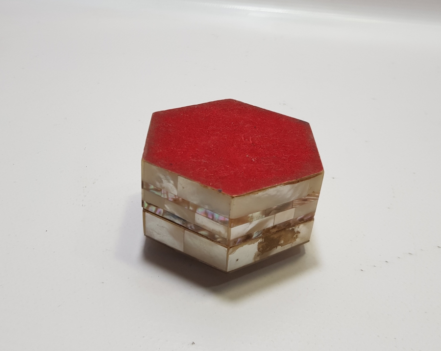 ÖZEL YAPIM ANTİKA SEDEF İŞÇİLİKLİ KAPAKLI ANTİKA MÜCEVHER KUTUSU