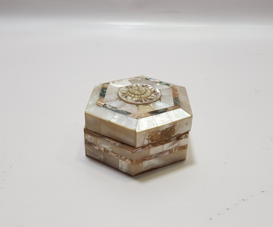 ÖZEL YAPIM ANTİKA SEDEF İŞÇİLİKLİ KAPAKLI ANTİKA MÜCEVHER KUTUSU