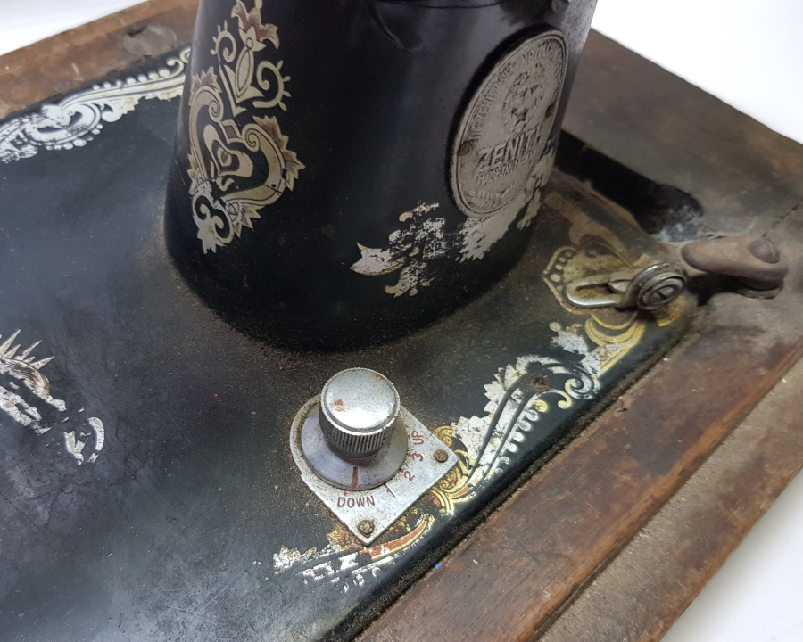 ZENİTH MARKA ANTİKA KOLLU DİKİŞ MAKİNESİ