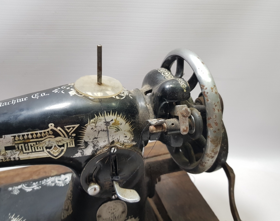 ZENİTH MARKA ANTİKA KOLLU DİKİŞ MAKİNESİ