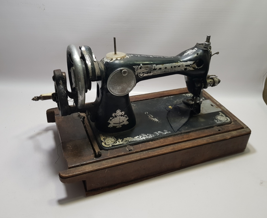 ZENİTH MARKA ANTİKA KOLLU DİKİŞ MAKİNESİ