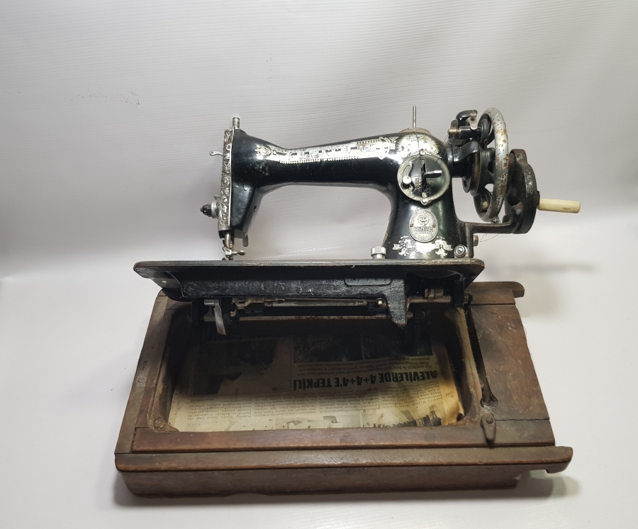 ZENİTH MARKA ANTİKA KOLLU DİKİŞ MAKİNESİ