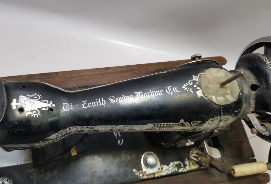 ZENİTH MARKA ANTİKA KOLLU DİKİŞ MAKİNESİ