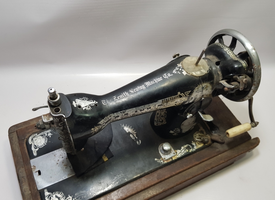 ZENİTH MARKA ANTİKA KOLLU DİKİŞ MAKİNESİ