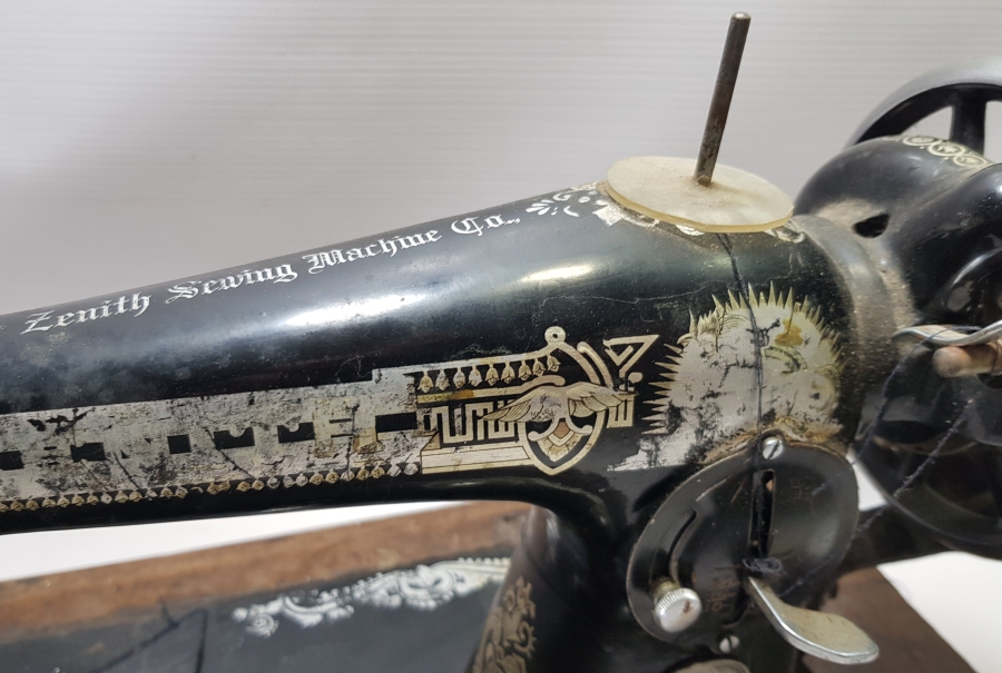 ZENİTH MARKA ANTİKA KOLLU DİKİŞ MAKİNESİ
