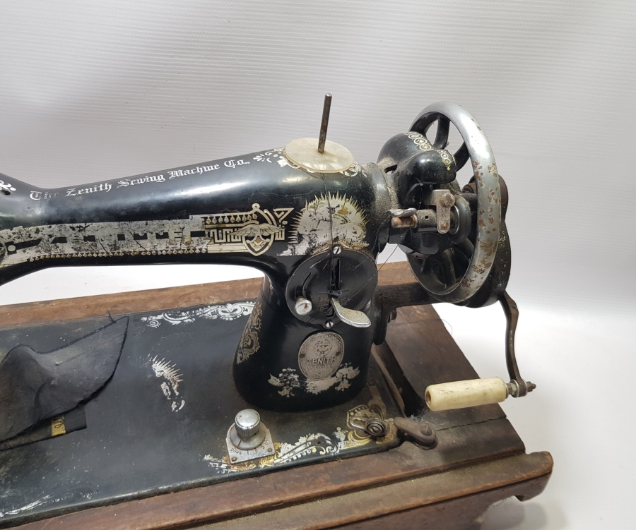 ZENİTH MARKA ANTİKA KOLLU DİKİŞ MAKİNESİ