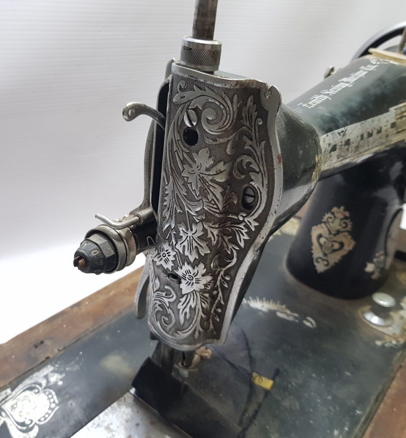 ZENİTH MARKA ANTİKA KOLLU DİKİŞ MAKİNESİ