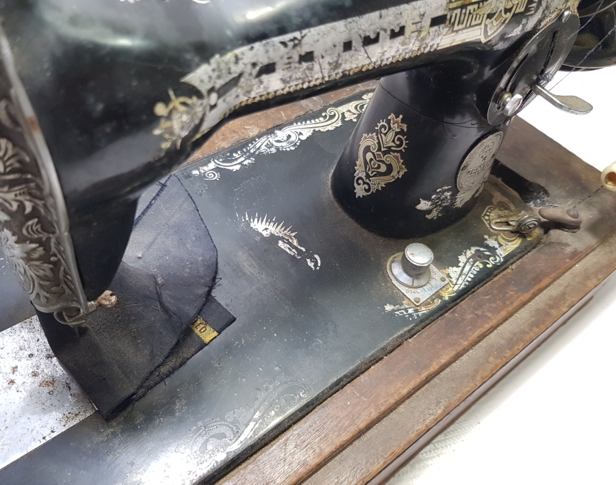 ZENİTH MARKA ANTİKA KOLLU DİKİŞ MAKİNESİ