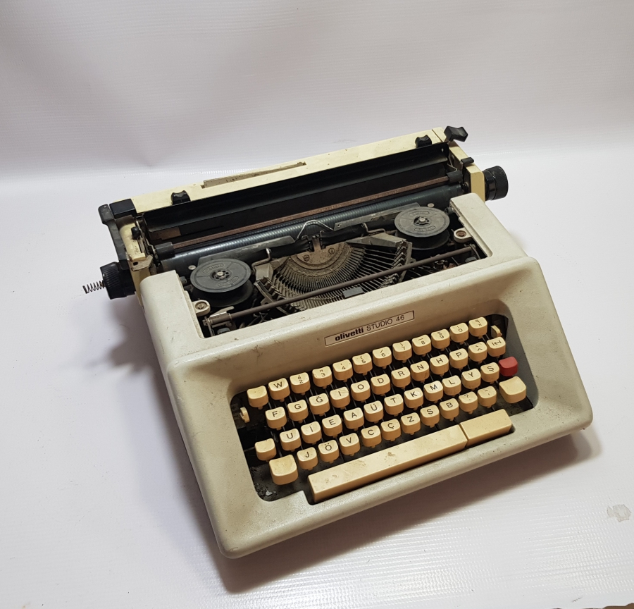 ANTİKA OLİVETTİ DAKTİLO