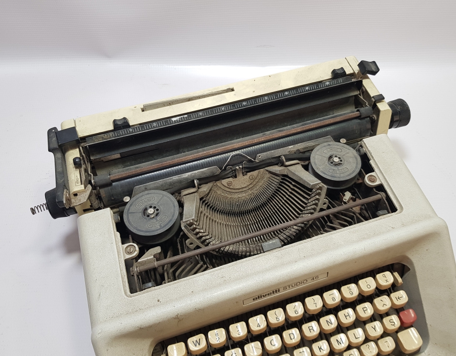 ANTİKA OLİVETTİ DAKTİLO