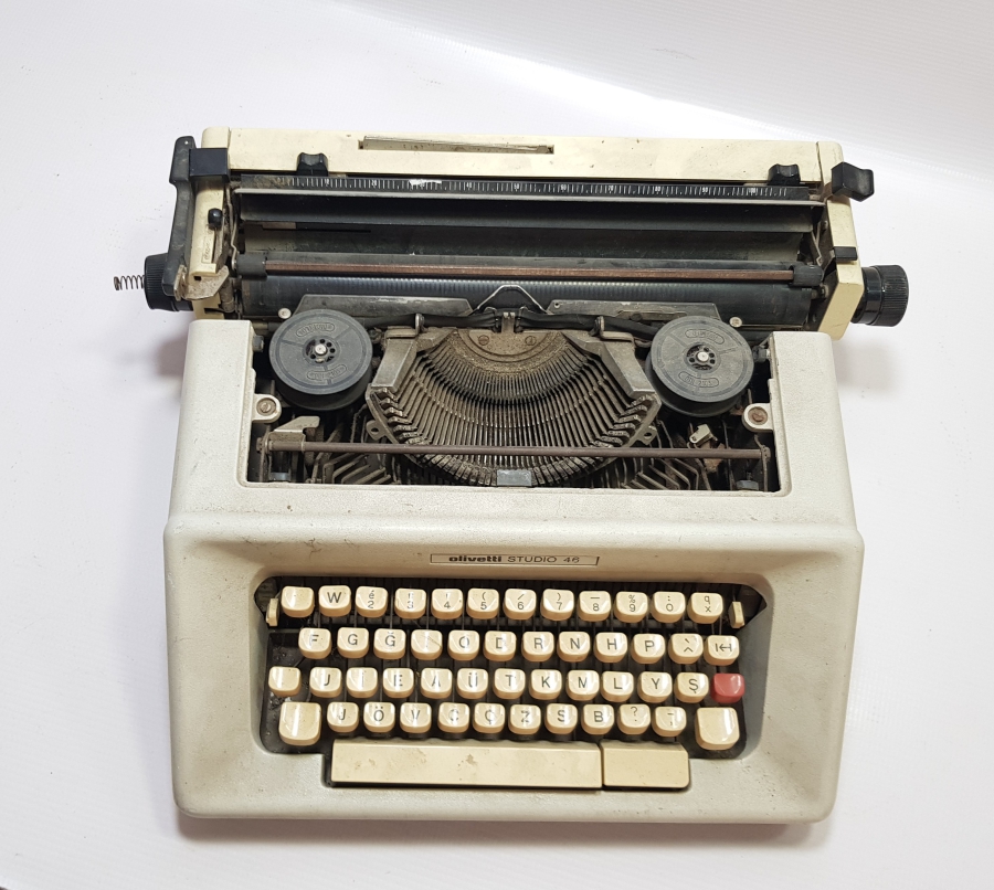 ANTİKA OLİVETTİ DAKTİLO