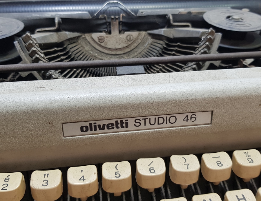 ANTİKA OLİVETTİ DAKTİLO