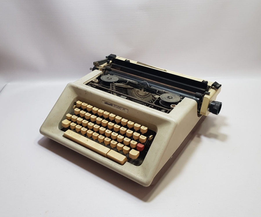 ANTİKA OLİVETTİ DAKTİLO