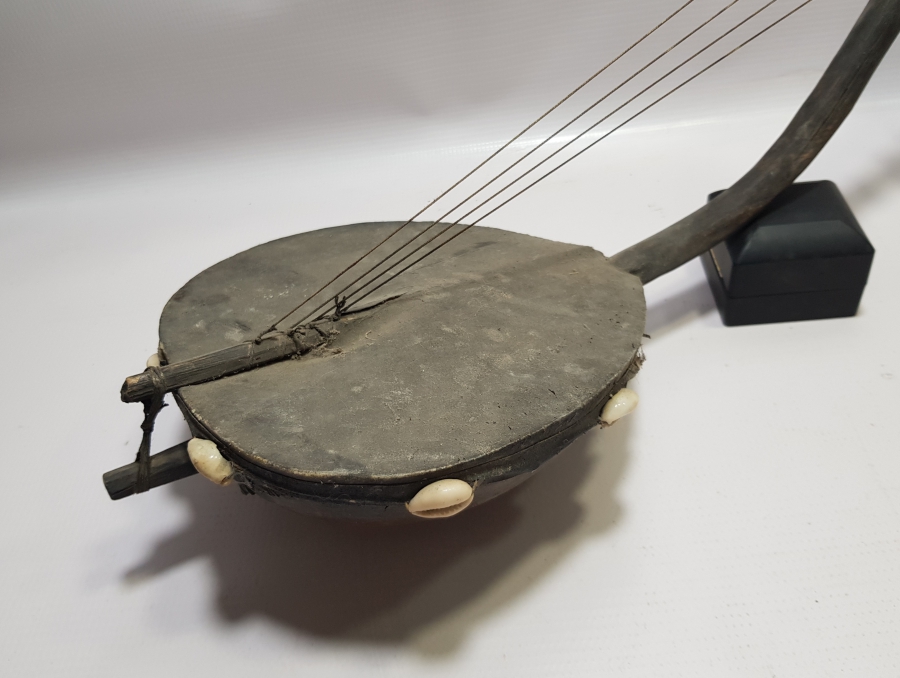 ANTİKA ŞAMAN İŞİ AHŞAP ÇALGI ALETİ