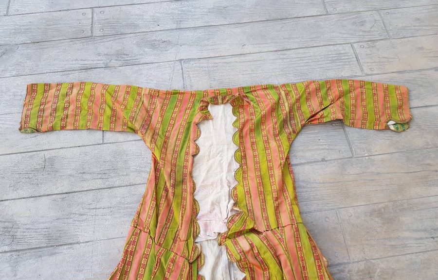 OSMANLI DÖNEMİ HEREKE YAPIMI YÜKSEK KONDİSYONDA İPEK ÜÇ ETEK